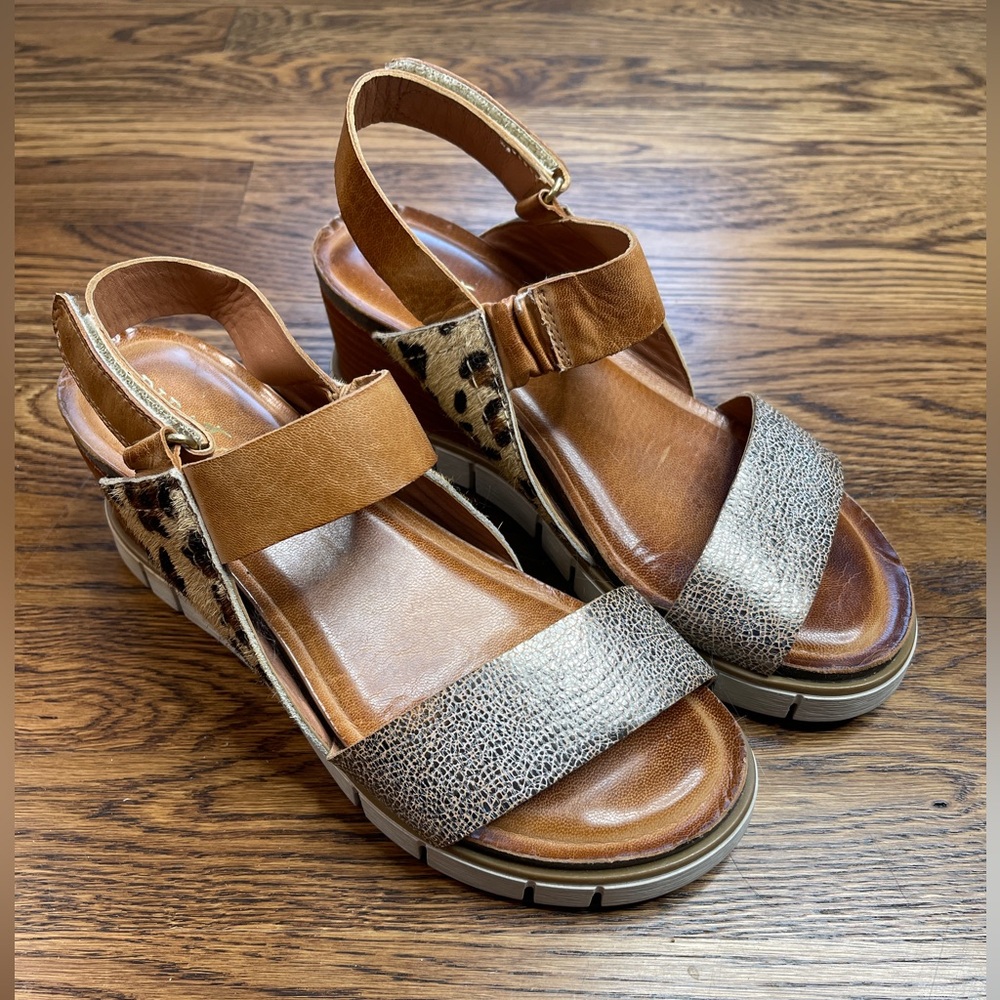 DIBA True Women’s Bye Golly Animal Print Leather Wedge Sandals Size 8